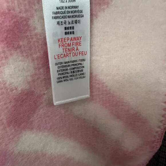 Burberry pink gradient scarf with knight's coat of arms - classic and elegant. - Picture 7 of 11